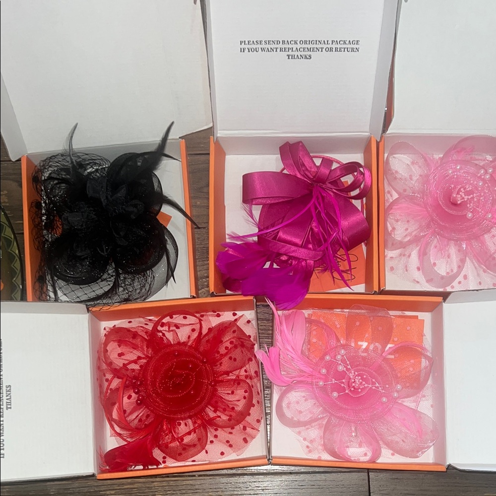 Elegant Floral and feathers fascinator/ hat set- NWT